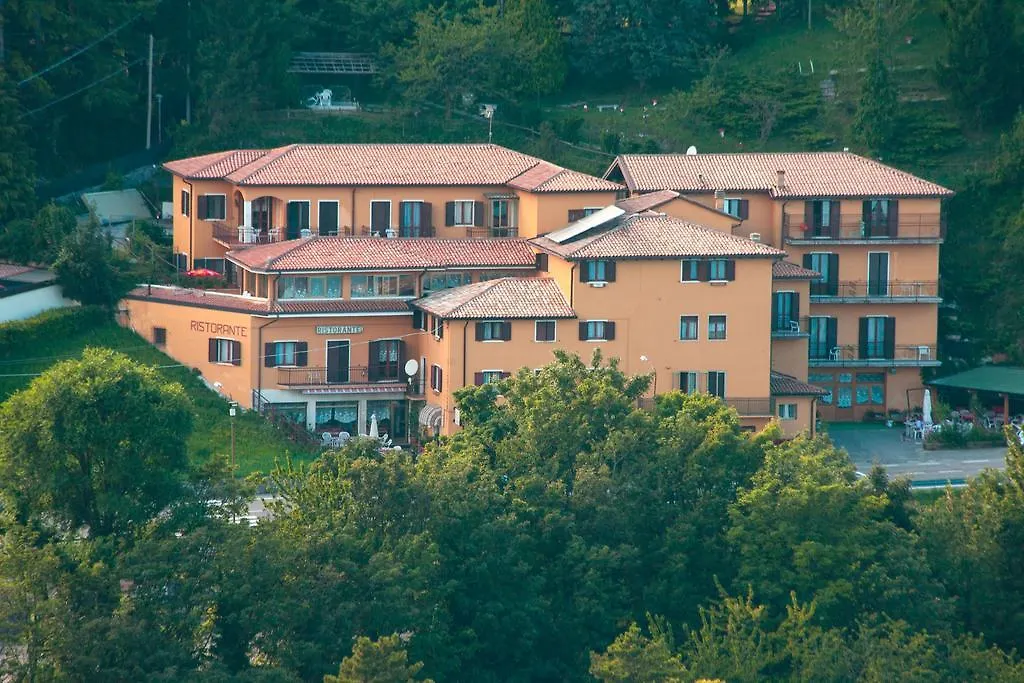 Hotel Aurora Spiazzi Di Caprino